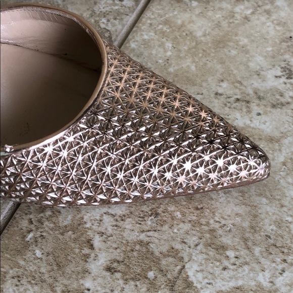 Manolo Blahnik gold heels - Picture 2 of 8